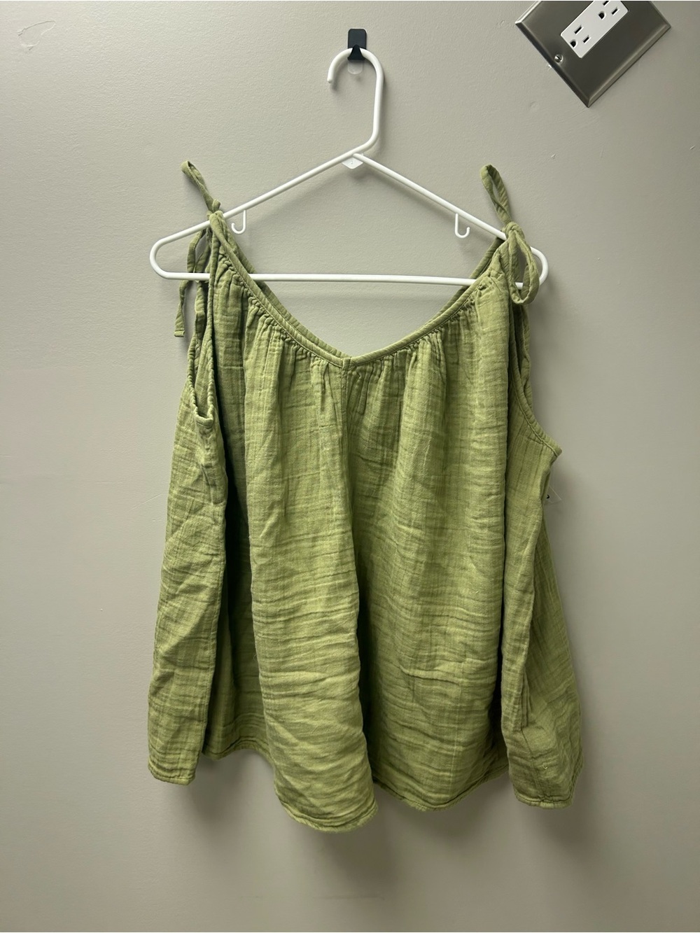 Old Navy Women’s Tie Shoulder Green Tank Top